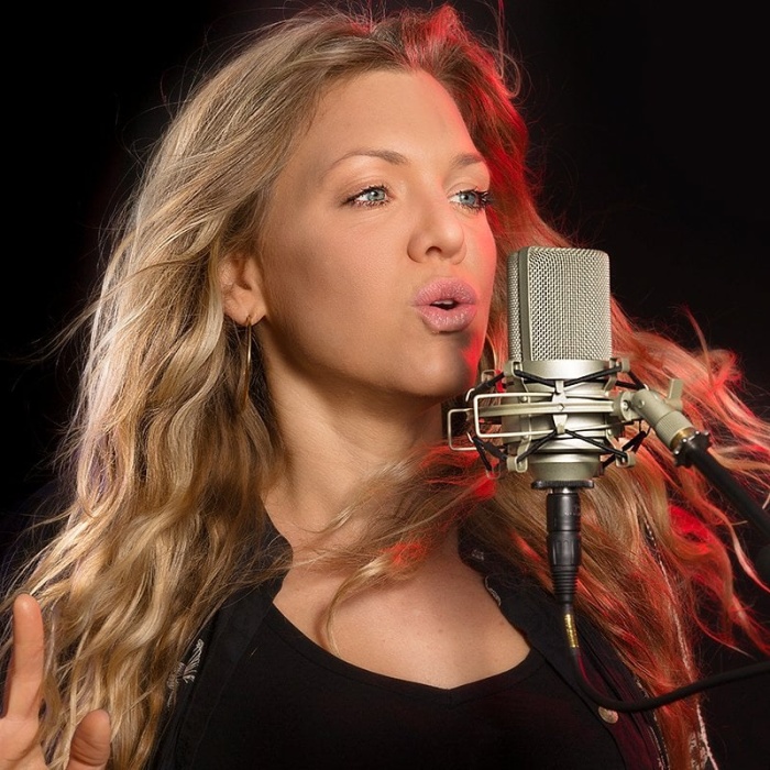 MXL Microphones 01 0013 990 Geniş Diyafram Condenser Vokal/Enstrüman Mikrofonu | Şampanya Rengi Gövde Efsanevi Başlangıç Mikrofonu